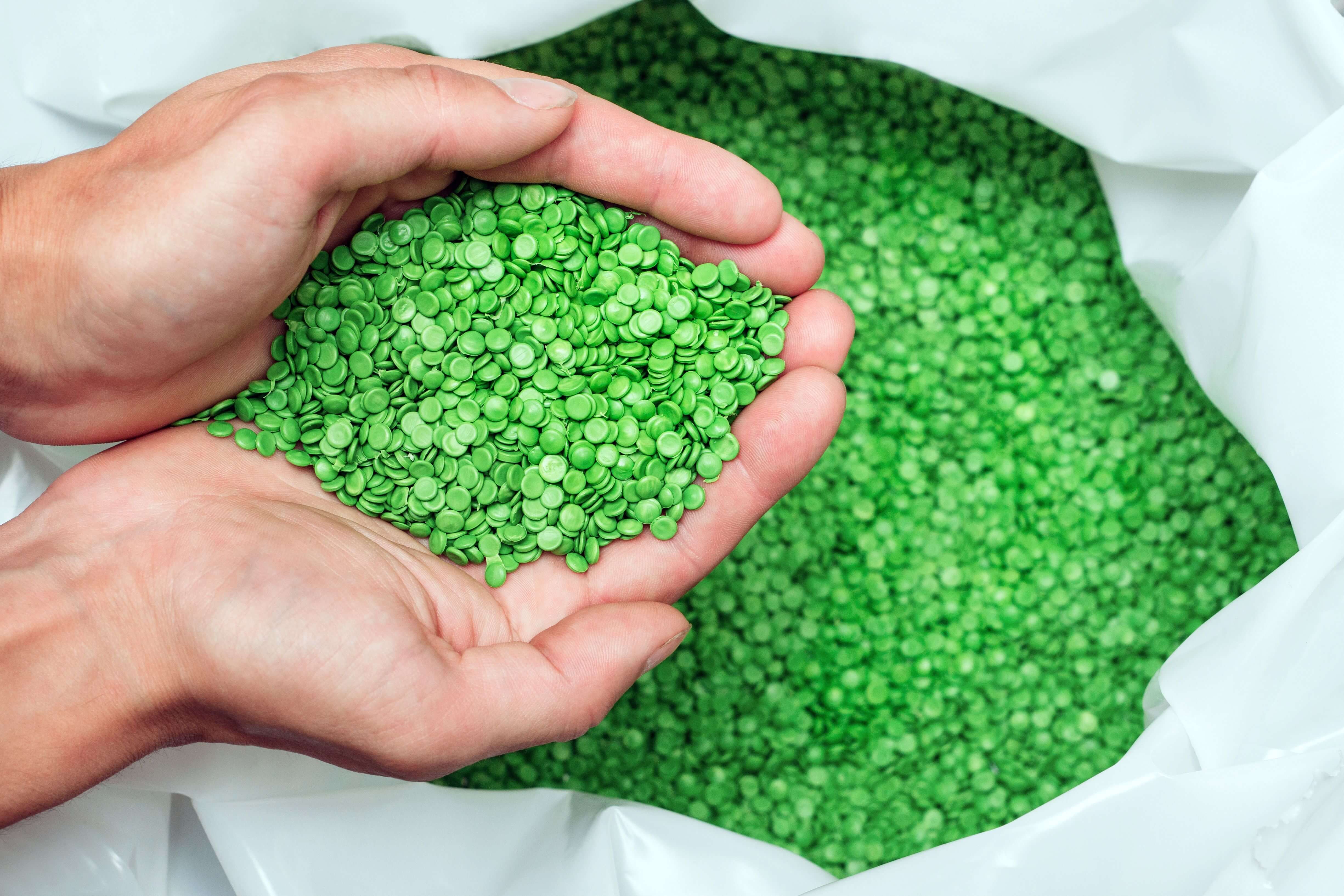 Cover of Bioplastiques – plastique biosourcés, biodégradables ou compostables – Une alternative (in)soutenable ?